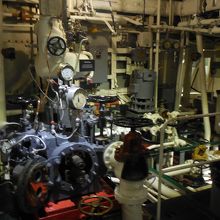 船の心臓部分、機関室