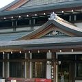 御室会館は仁和寺の二王門を入ってすぐ右にあります。