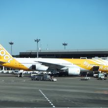 成田空港に駐機するＢ７７−２００ＥＲ