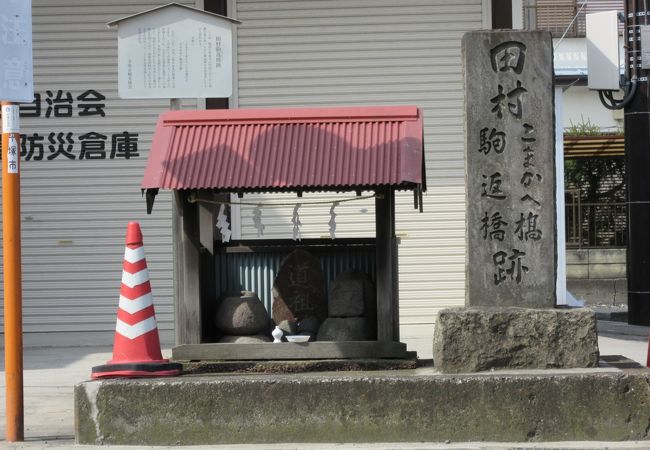 橋かと思ったら違いました・・・バス停前