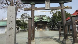 神川橋袂の地域の鎮守さま