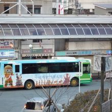 ゆるきゃら「はにたん」がプリントされている車両