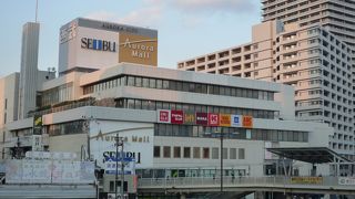 関西にある西武では頑張っています