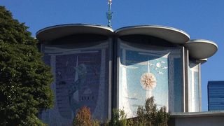 皇居内になんだか違った雰囲気の建物が！！