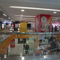 地階〜３階にはイオン（スーパー）や飲食店、ショップなどが入っ