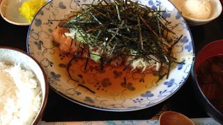 お茶カツ？が人気の面白いお店でした。