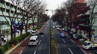 同潤会アパート跡地に建つ商業施設