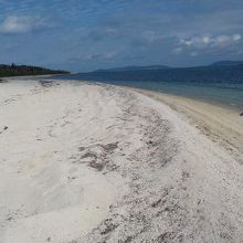 キトッチ浜付近。ナーラサ浜を振り返る。