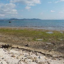 ナーラサ浜から、石垣市街地方向。