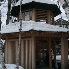 敷地内に、新しい無料足湯所もあります