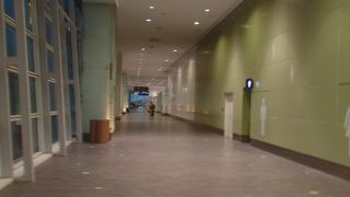できたてホヤホヤの綺麗な空港