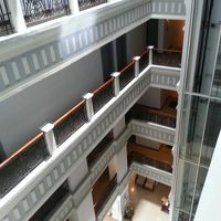 ホテル内吹き抜け