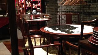 肉厚な北京ダックがたらふく食べられる