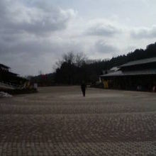 直売所と食堂に挟まれたイベント広場