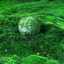ちょっと不気味なわらべ地蔵