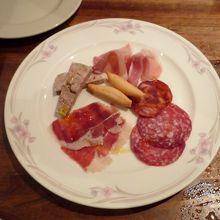 生ハムなど盛り合わせ