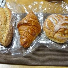 シンプルなパンが美味しい