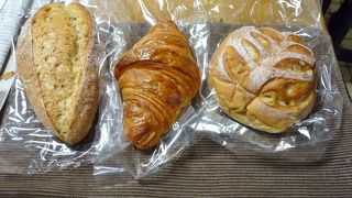 シンプルなパンが美味しい