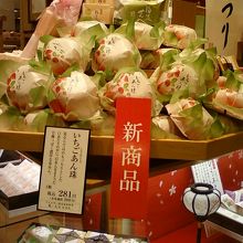 春らしいお菓子がいっぱい！。