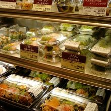 お惣菜は高めの料金設定です。