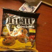 フロントでお菓子やカップラーメンなど購入できます