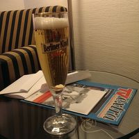 バーでビールを頼み、部屋飲みできました。