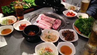 美味しいサムギョプサルの店。まるでソウル！