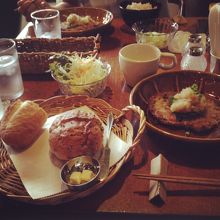 お魚のハンバーグ美味しかったです。