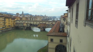 ウッフィッツィ美術館からポンテ・ヴェッキオへ