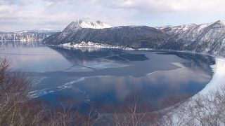 摩周湖-深い青の美しい湖