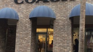 バッグも靴も服もある