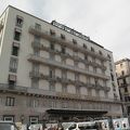 ナポリ駅の直ぐ目の前にあるアクセスに便利なホテル