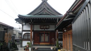 谷中銀座商店街近くにあるお寺