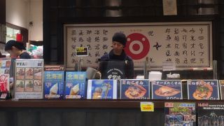 フードコートで食べられる