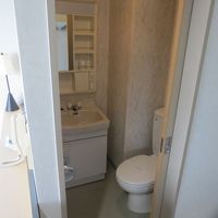 これは洗面所とトイレ。風呂は大浴場のみです。