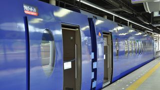 旅行気分に浸れる、特急ラピート
