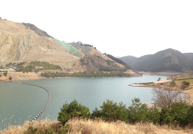 山が迫っている迫力ある風景!!