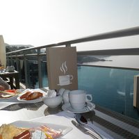アドリア海に面したテラスで食事