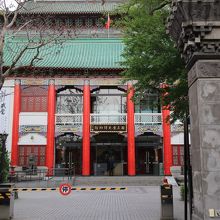 MRT中正記念堂から徒歩10分、隣は台北植物園