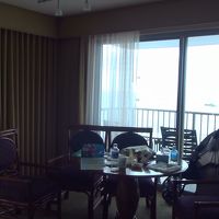 リビングルーム，広いです．