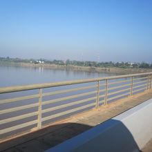 メコンわ渡る橋