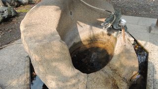 変わった形の手水舎