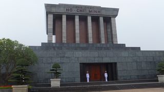 ベトナムの英雄が眠っています。