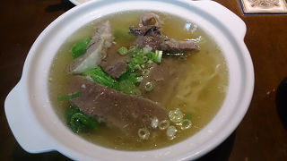 透き通ったスープの牛肉麺ともちもちした東北斤餅が絶品！！