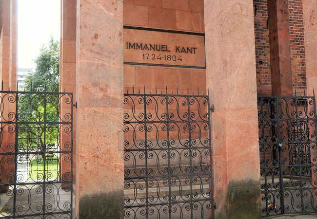 ケーニヒスベルクゆかりの哲人、イマヌエル・カントの墓