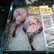 海鮮を見て、食べて・・・楽しい市場