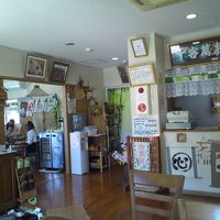 靴を脱いで上がります。