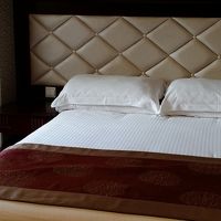 ダブルルームのベッド