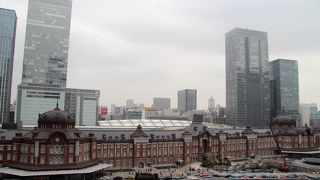 新丸ビルテラスから駅舎全体を見渡すことができます