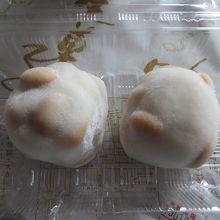 大振りの大福です。